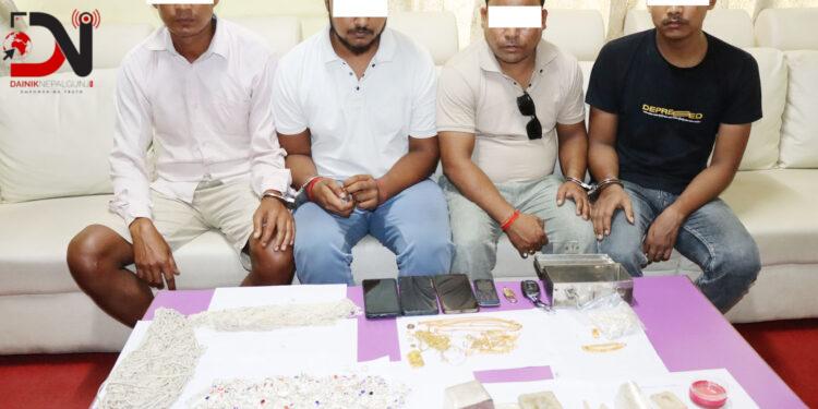 चार सय ग्राम सुन सहित चार पक्राउ