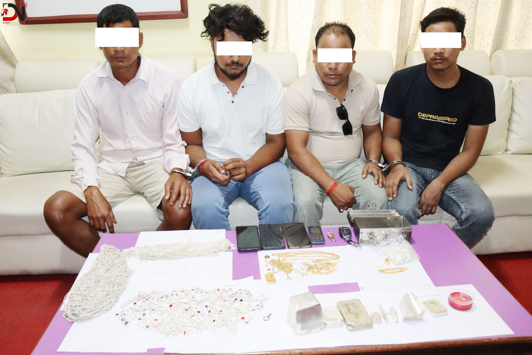 चार सय ग्राम सुन सहित चार पक्राउ