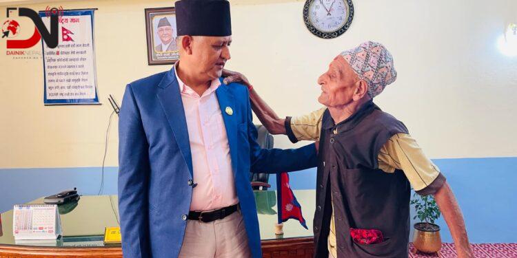 ज्येष्ठ नागरिकलाई गाडी भाडा छुट दिने कार्यविधि पूर्ण कार्यान्वयनमा ल्याउन मुख्यमन्त्री आचार्यको पहल