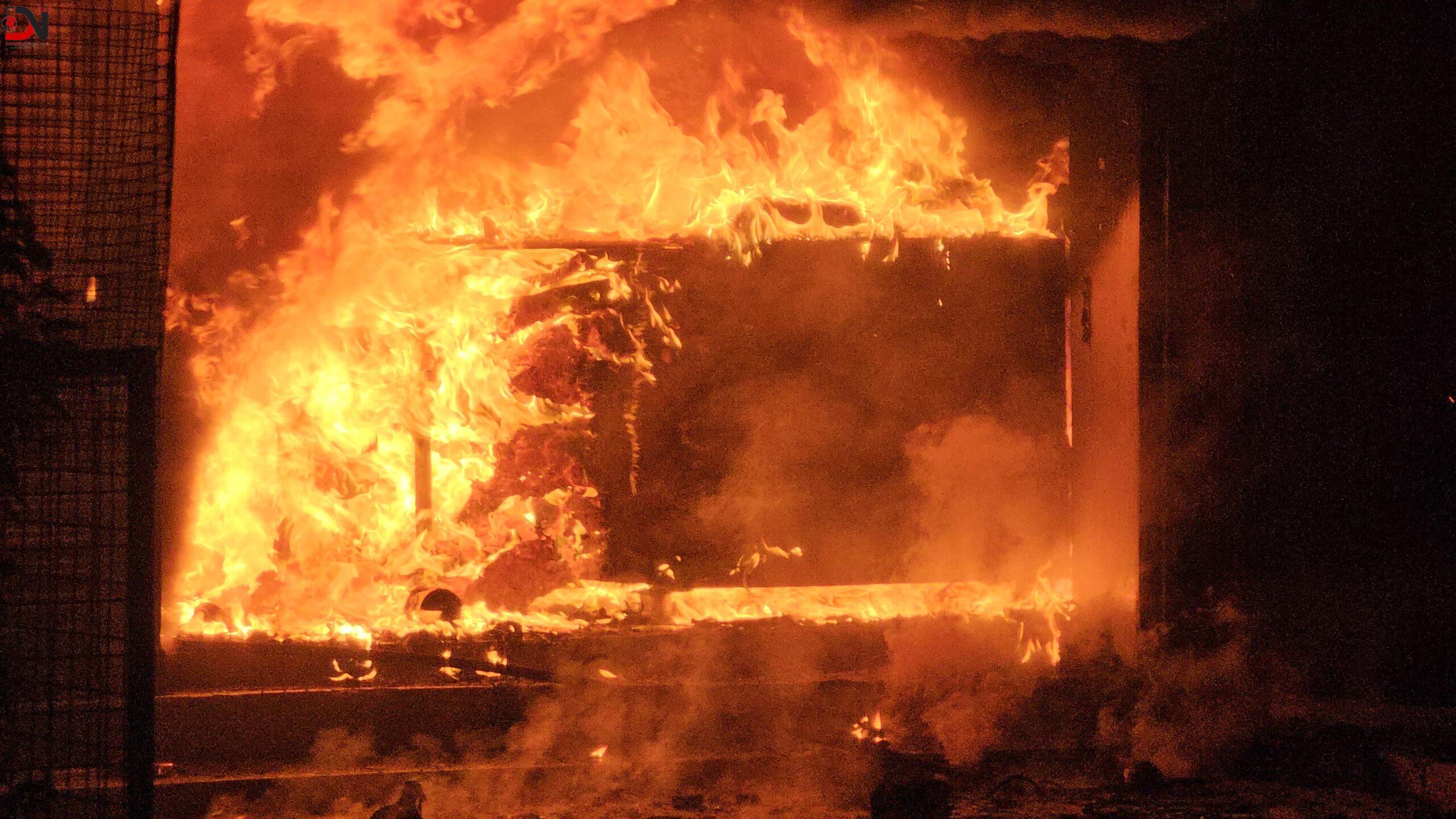 न्यूरोडको कपडा पसलमा आगलागी