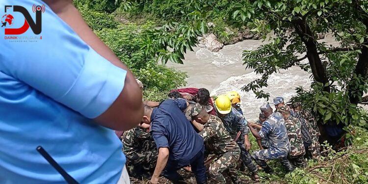 आँबुखैरेनी बस दुर्घटना : १४ जनाको मृत्यु, १६ यात्रुको उद्धार