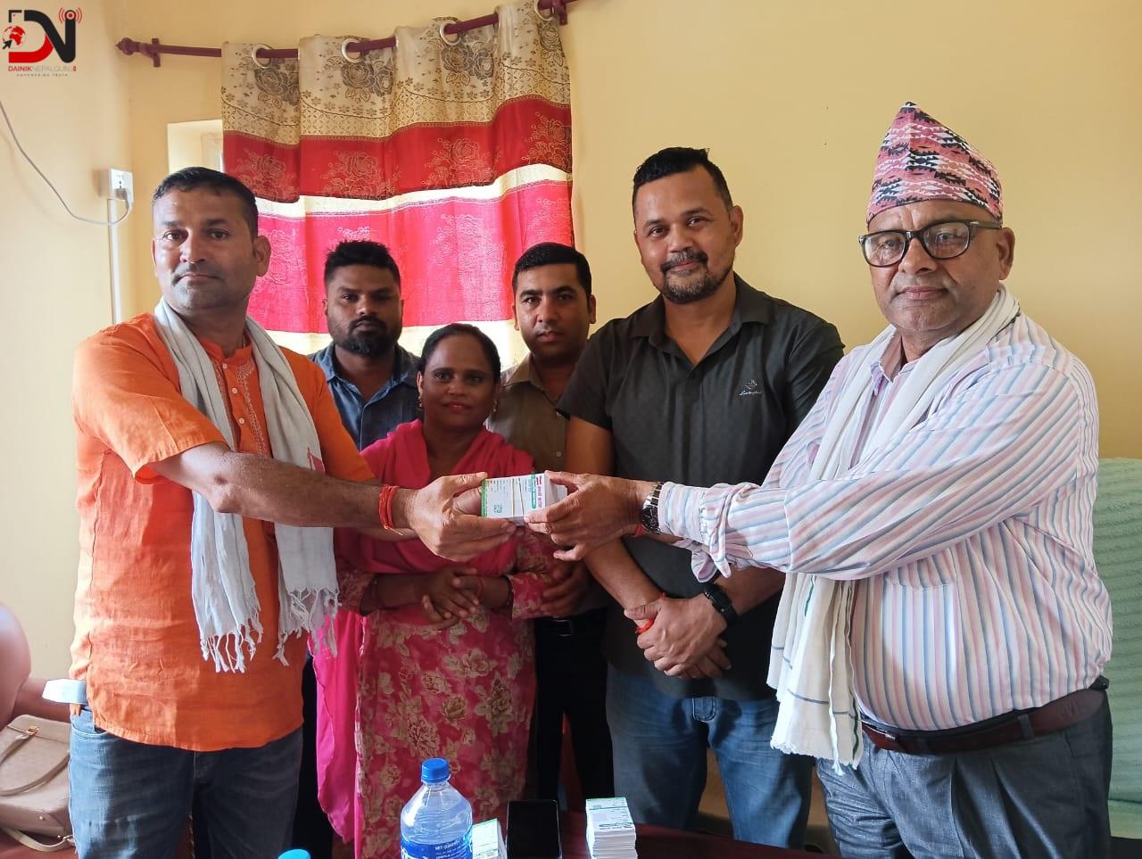 कांग्रेस बाँकेद्वारा क्रियाशील सदस्यता परिचयपत्र वितरण सुरु