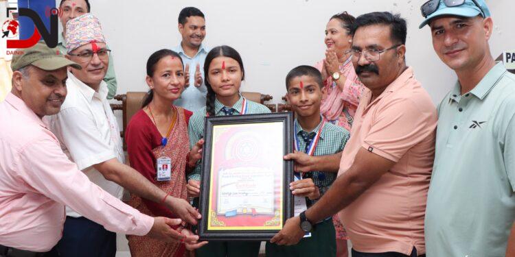 स्प्रीङ डेल क्वीजमा प्रथम