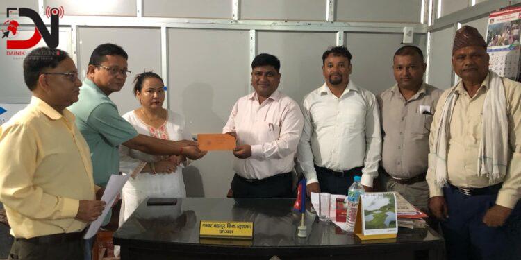 जनप्रतिनिधसँग पुल र सडक निर्माणको माग गर्दै खजुरावासी