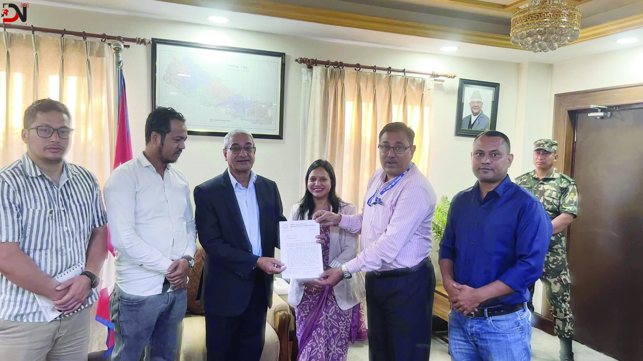 व्यवसायिक समस्या बोकेर मन्त्रालय धाउँदै संघ