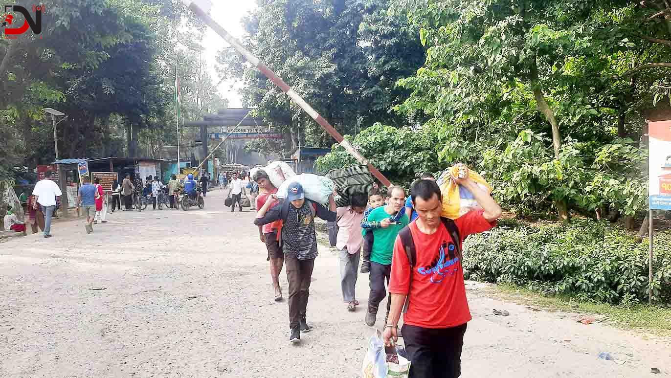 चाडपर्व नजिकिएसँगै घर फर्कंदै नेपाली