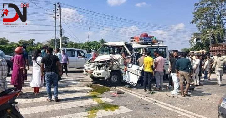 ट्रकमा ठोक्कियो हाइस, ६ जना घाइते