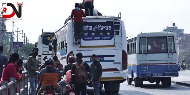 उज्यालोमै नारायणगढ पुग्ने गरी काठमाडौँबाट बस छुटाइने