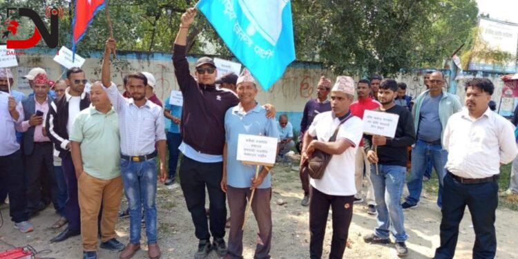 सुर्खेतमा रास्वपा कार्यकर्ताको प्रदर्शन