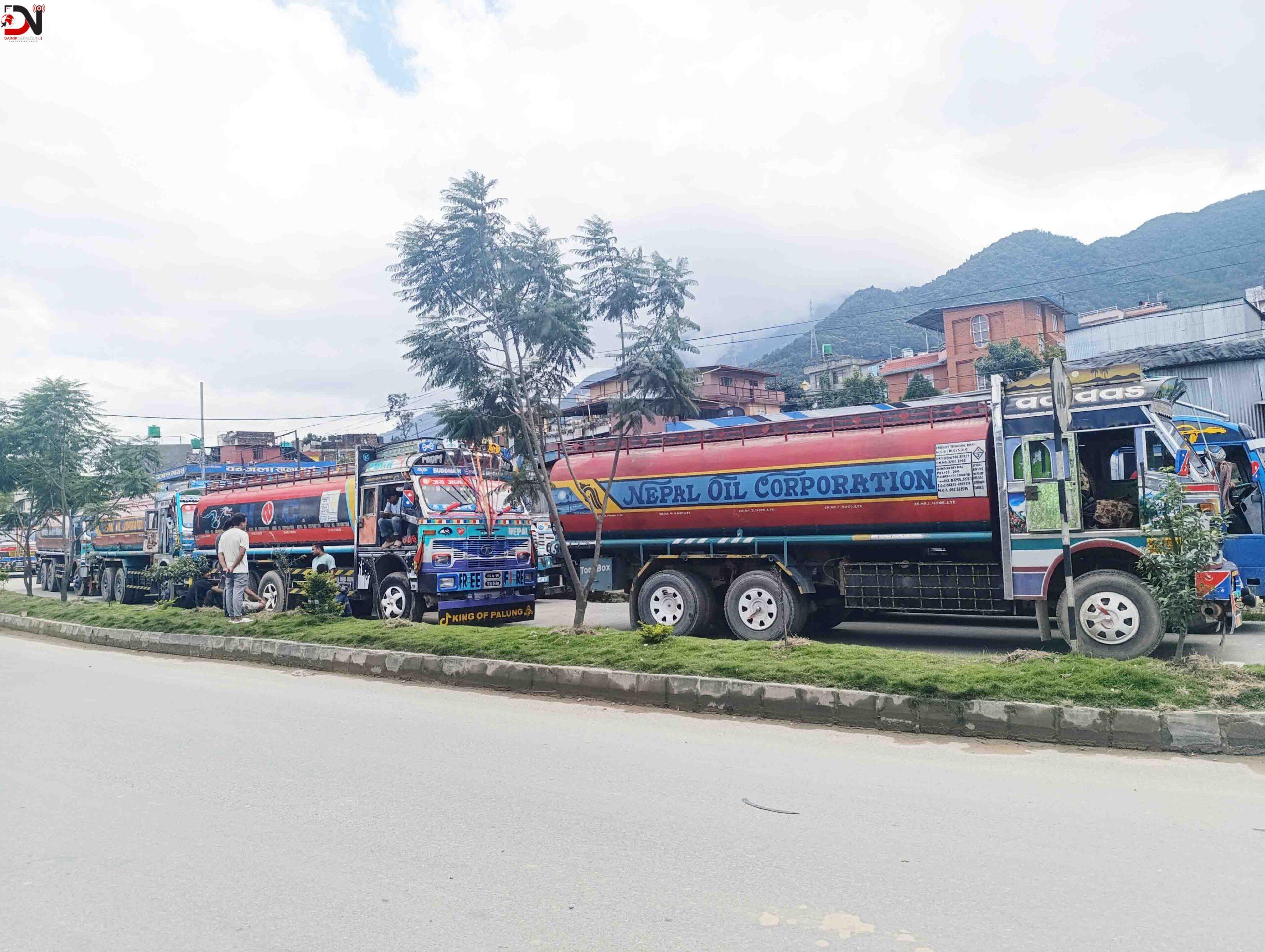 दसैँको मुखमा कष्टकर यात्रा, जोखिमपूर्ण यात्रा नगर्न सुझाव