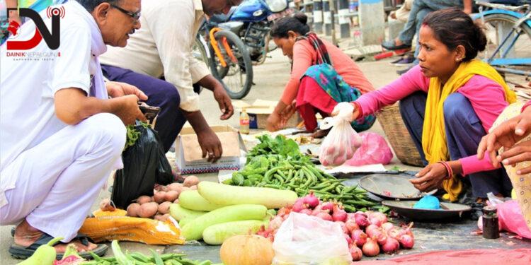 दसैँमा पनि तरकारी बेच्दै थारु महिला