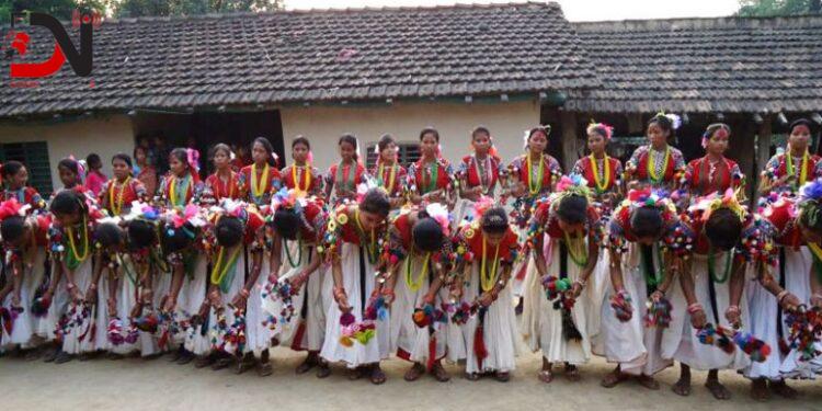 दाङका थारू बस्तीमा बज्न थाले ‘सखिया’ र ‘झुमरा’