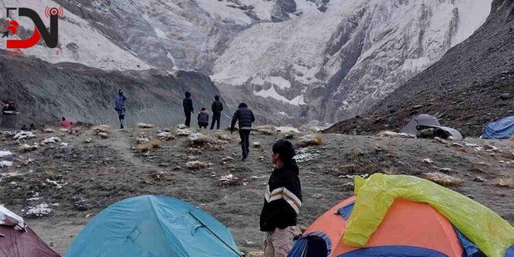 अन्नपूर्ण आधार शिविर : पर्यटकसँगै फोहरको चुनौती