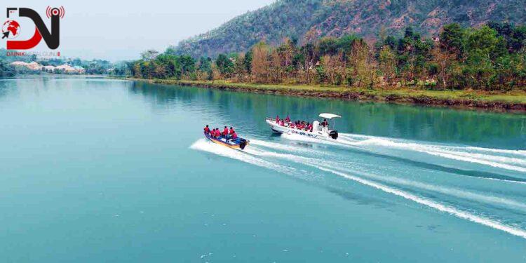 कानुन पर्खिरहेको ‘मोटरबोट’ व्यवसाय