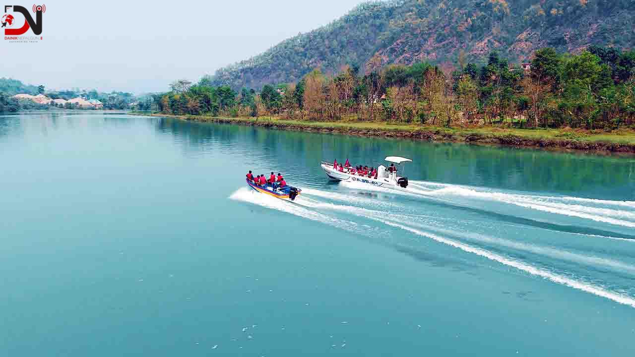 कानुन पर्खिरहेको ‘मोटरबोट’ व्यवसाय