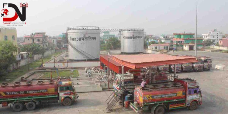 धनगढीको इन्धन डिपोबाट स्थानीय अहोरात्र त्रसित, चाँडो स्थानान्तरणको माग