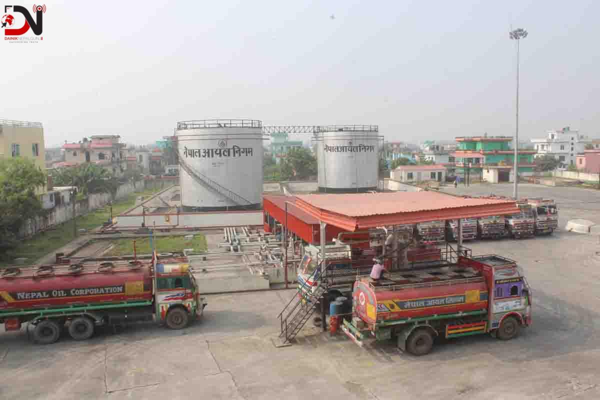 धनगढीको इन्धन डिपोबाट स्थानीय अहोरात्र त्रसित, चाँडो स्थानान्तरणको माग