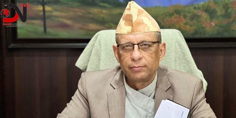 निवर्तमान प्रदेश मन्त्री अधिकारीलाई काठमाडौँ ल्याइँदै