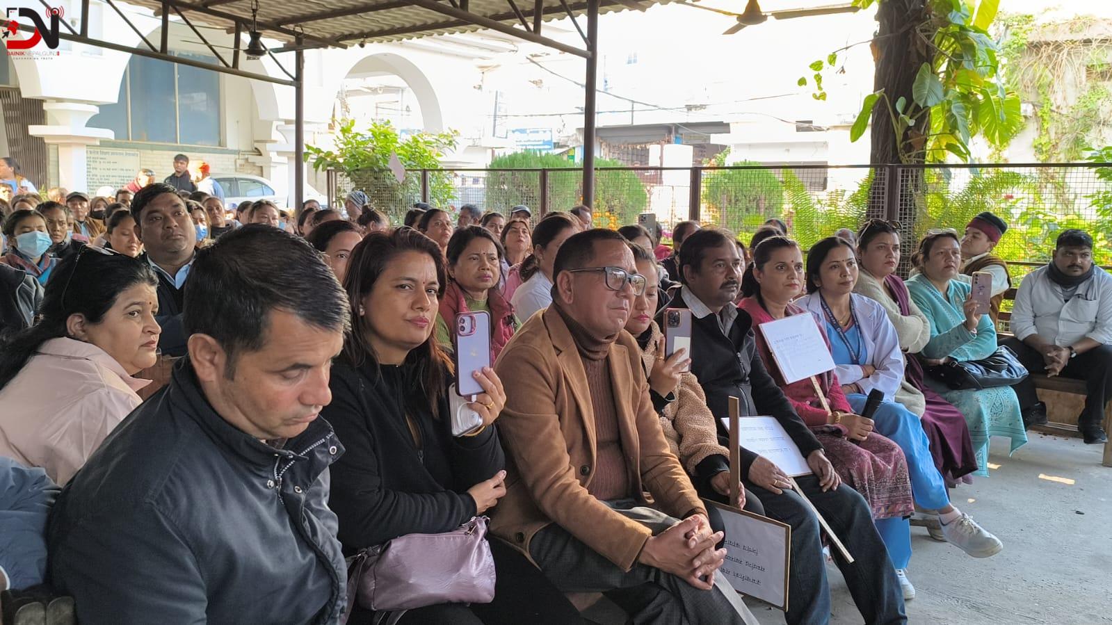 अस्पताल भित्रै नाराबाजी र प्रदर्शन