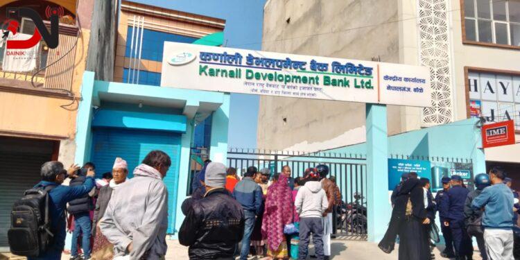 अस्पताल पस्यो राजनीति