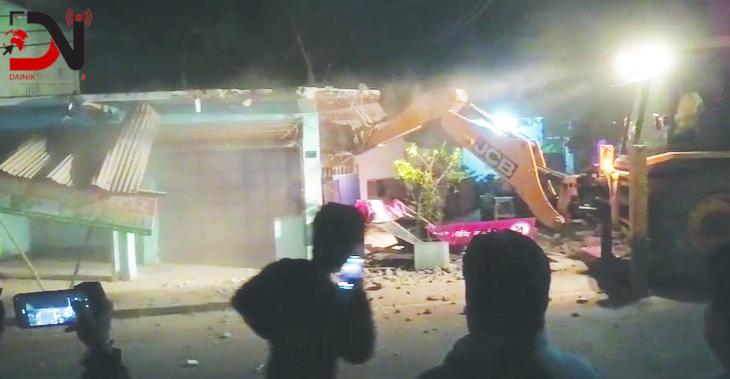 अटेरी गर्नेको घरमा डोजर