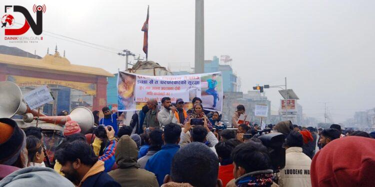 हत्यारालाई कारवाही माग गर्दै चक्काजाम