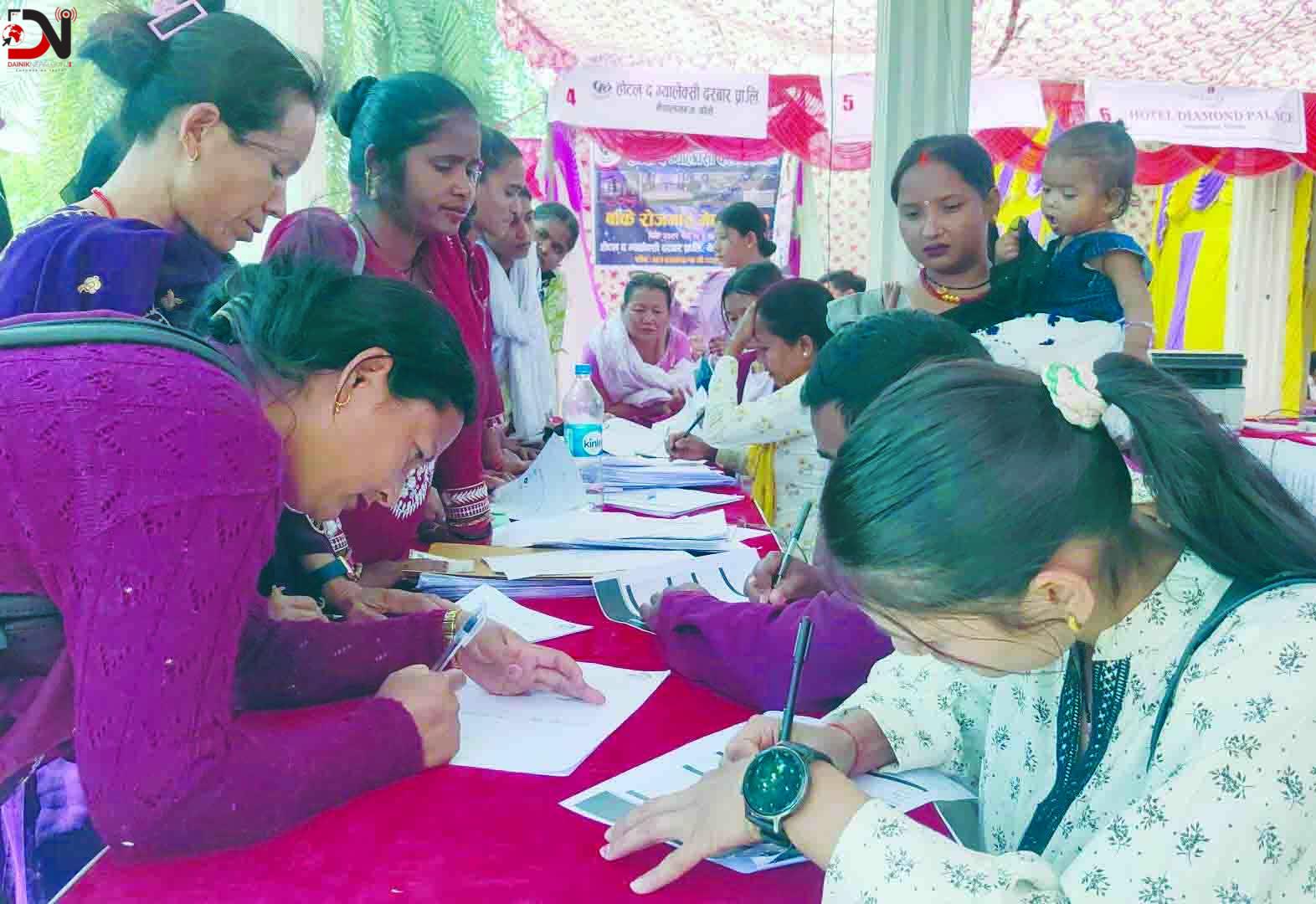 पहिलो दिननै छ सयबढीले मागे रोजगारी