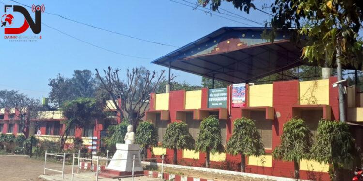 नेता छान्दै विद्यार्थी