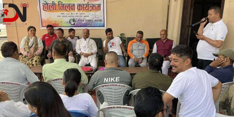 धुमधाम मनाइयो होली