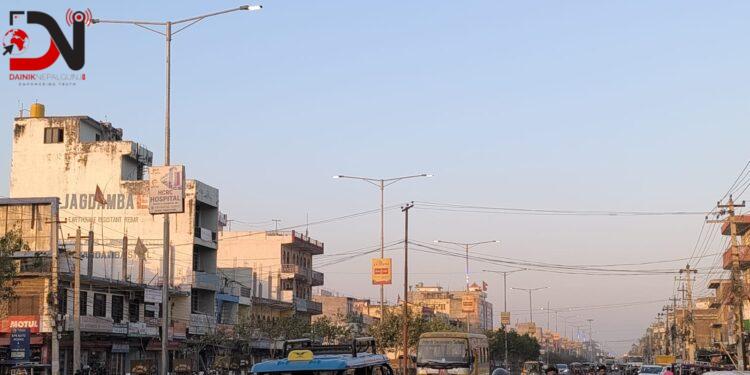 सडक बत्ती कसले निभाउने ?