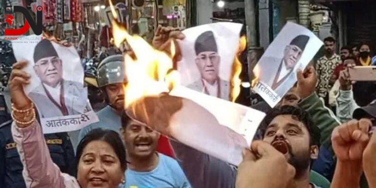 सडकमा राजावादी, प्रचण्डको पुत्ला दहन