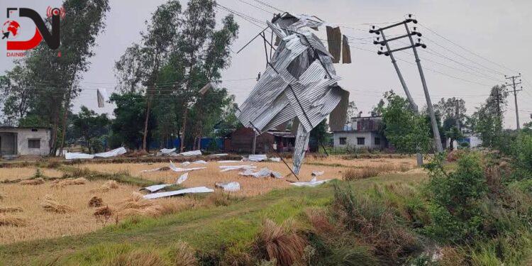 हावाहुरीले विद्युत पोलमा क्षति, विद्युत अवरुद्ध