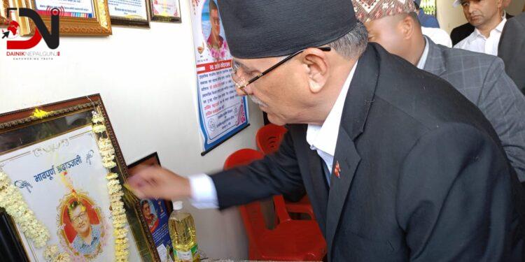 स्व.कोइराला निवासमा प्रचण्ड