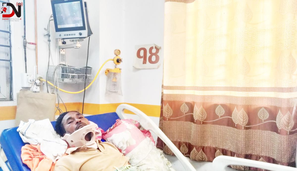 कर्मचारी कुट्ने एक पक्राउ