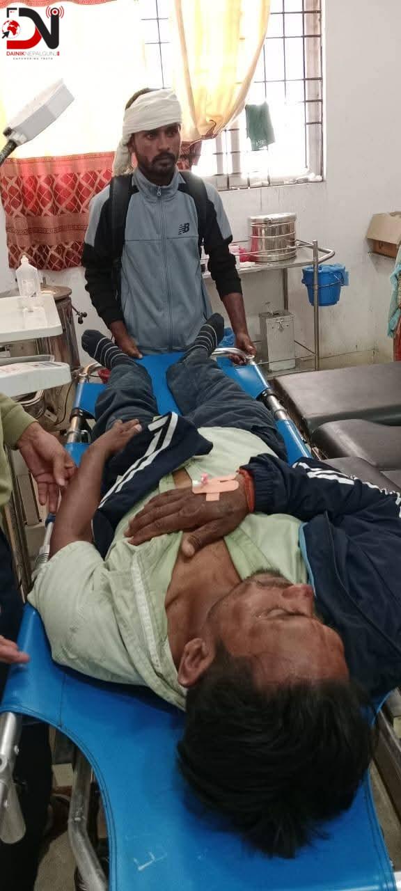 फिल्डमै कुटिए विद्युतका कर्मचारी