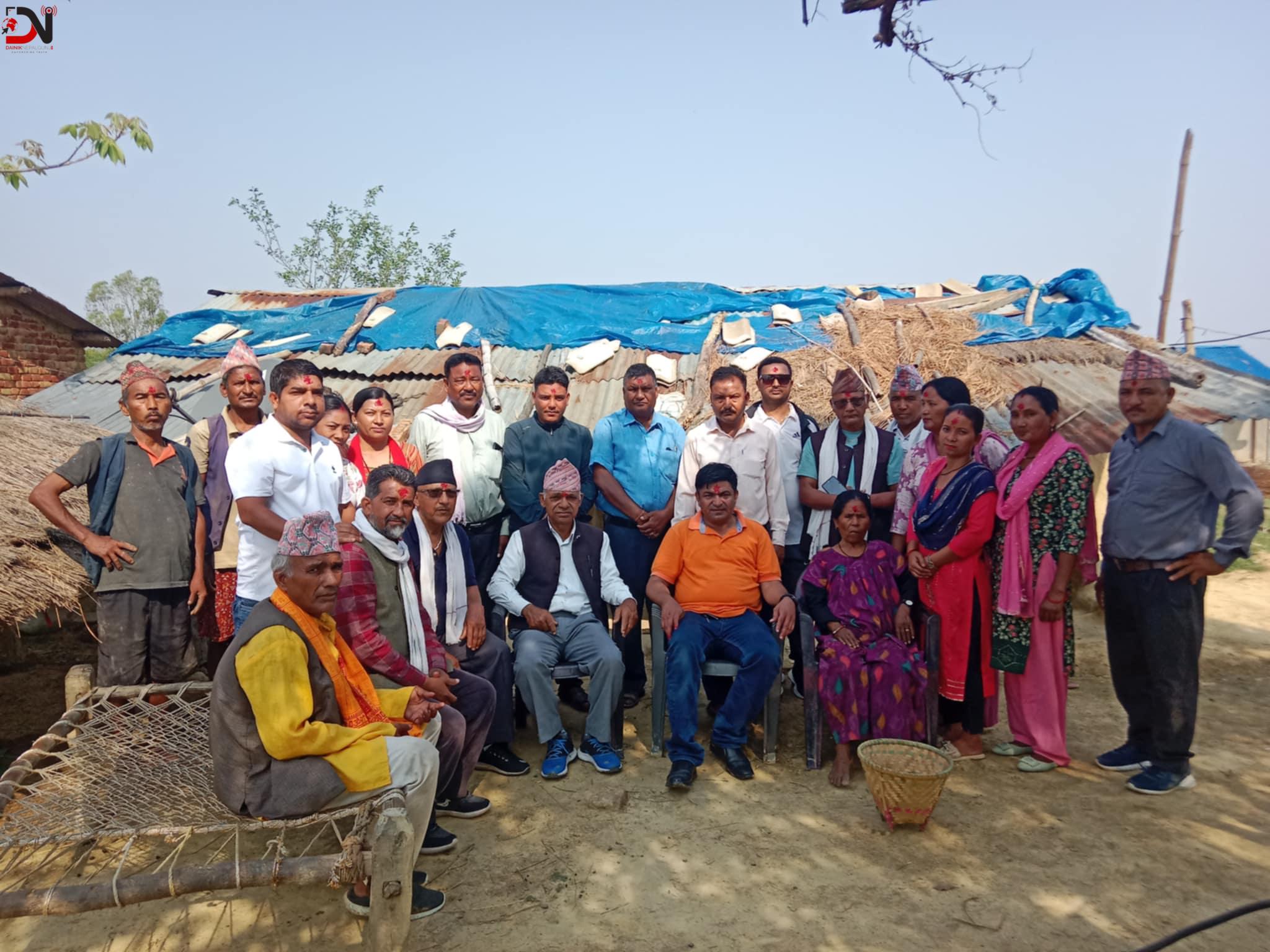 रुपीलाई नयाँ घर बनाईदिँदै एमाले