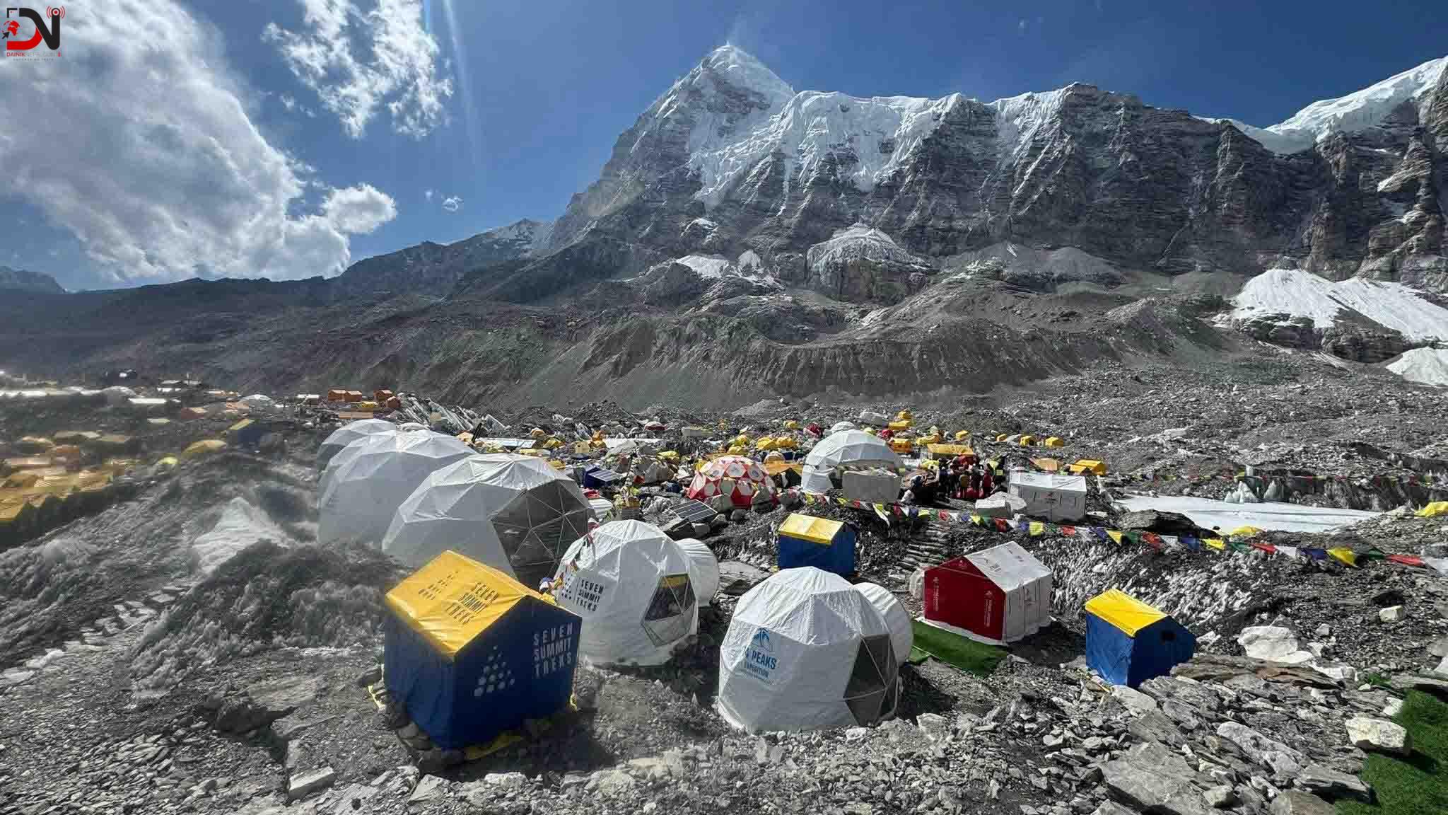 आरोहीको भीडले गुलजार छ सगरमाथा आधारशिविर