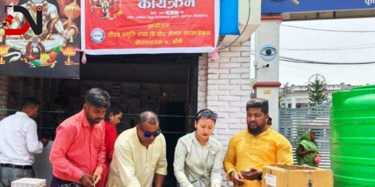 फाउण्डेसनद्वारा प्रसाद वितरण