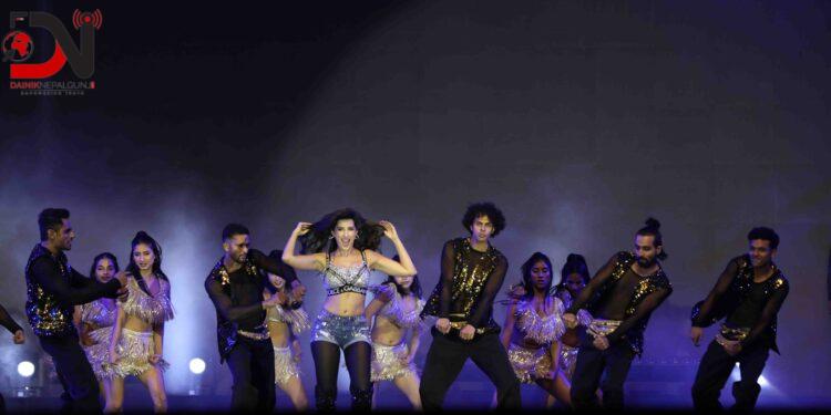 नोरासँगै नाचे नेपाली