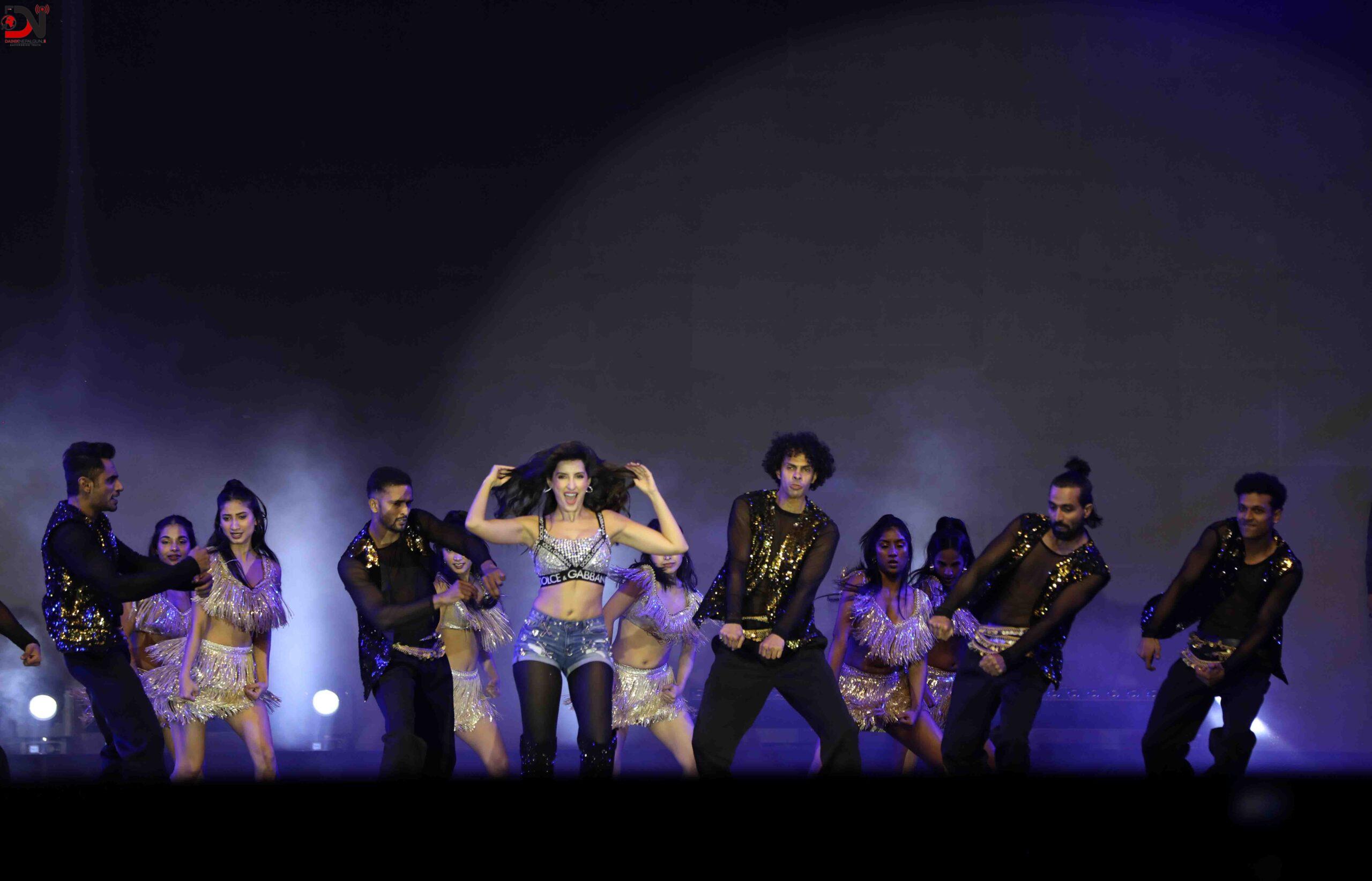 नोरासँगै नाचे नेपाली