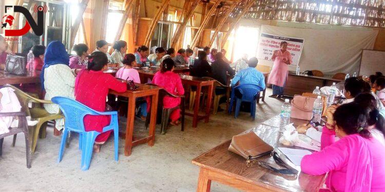 राजापुर र मधुवनका शिक्षकहरूलाई शैक्षिक सामाग्री निर्माण तालिम