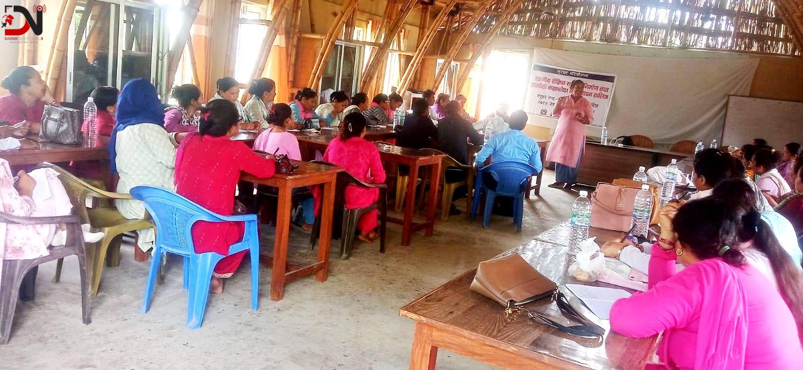 राजापुर र मधुवनका शिक्षकहरूलाई शैक्षिक सामाग्री निर्माण तालिम
