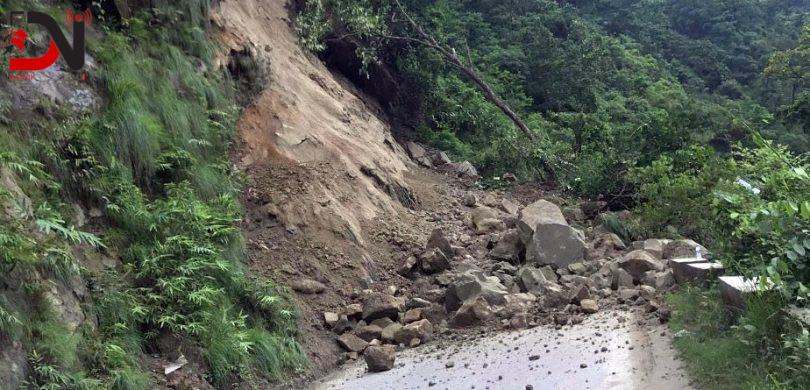 छ स्थानमा राजमार्ग अवरुद्ध, चार ठाउँमा एकतर्फी यातायात सञ्चालन