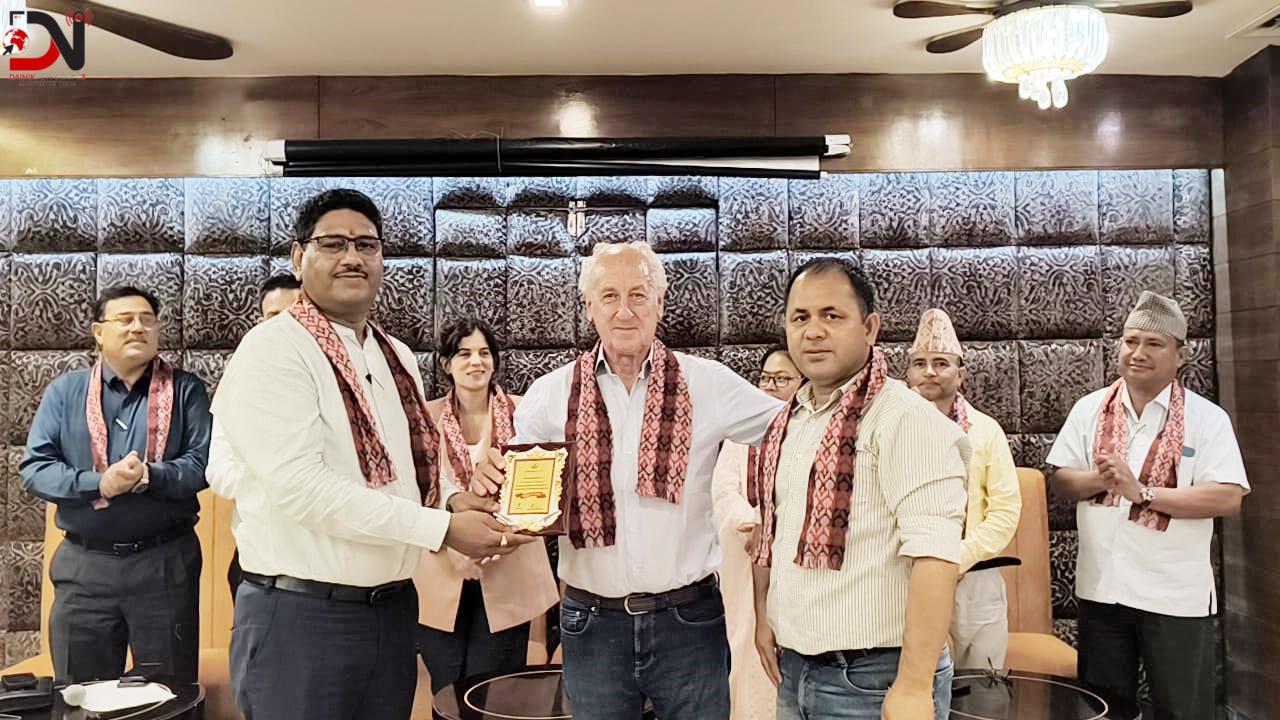 एम्स अध्यक्ष बोराओले गरे केएल दुगड समूहलाई सम्मान