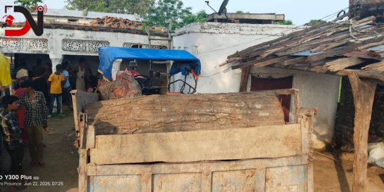 काठ बरामद, ट्याक्टर नियन्त्रणमा