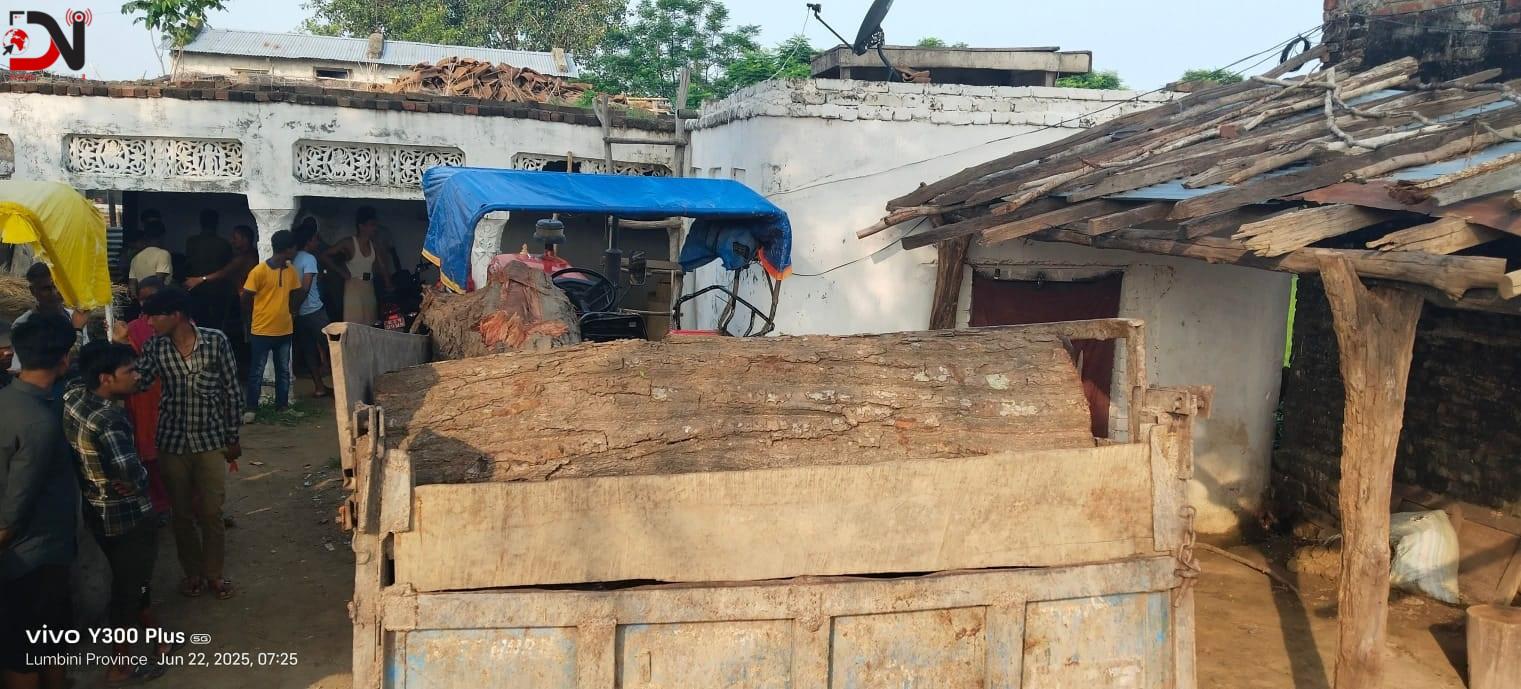 काठ बरामद, ट्याक्टर नियन्त्रणमा