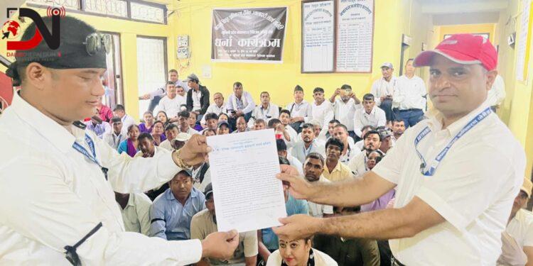 आन्दोलनमा विद्युत कर्मचारी