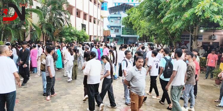 आदर्शमा विद्यार्थी ‘भर्ना उत्सव’, पाँच सयबढीले दिए ‘इन्ट्रान्स’