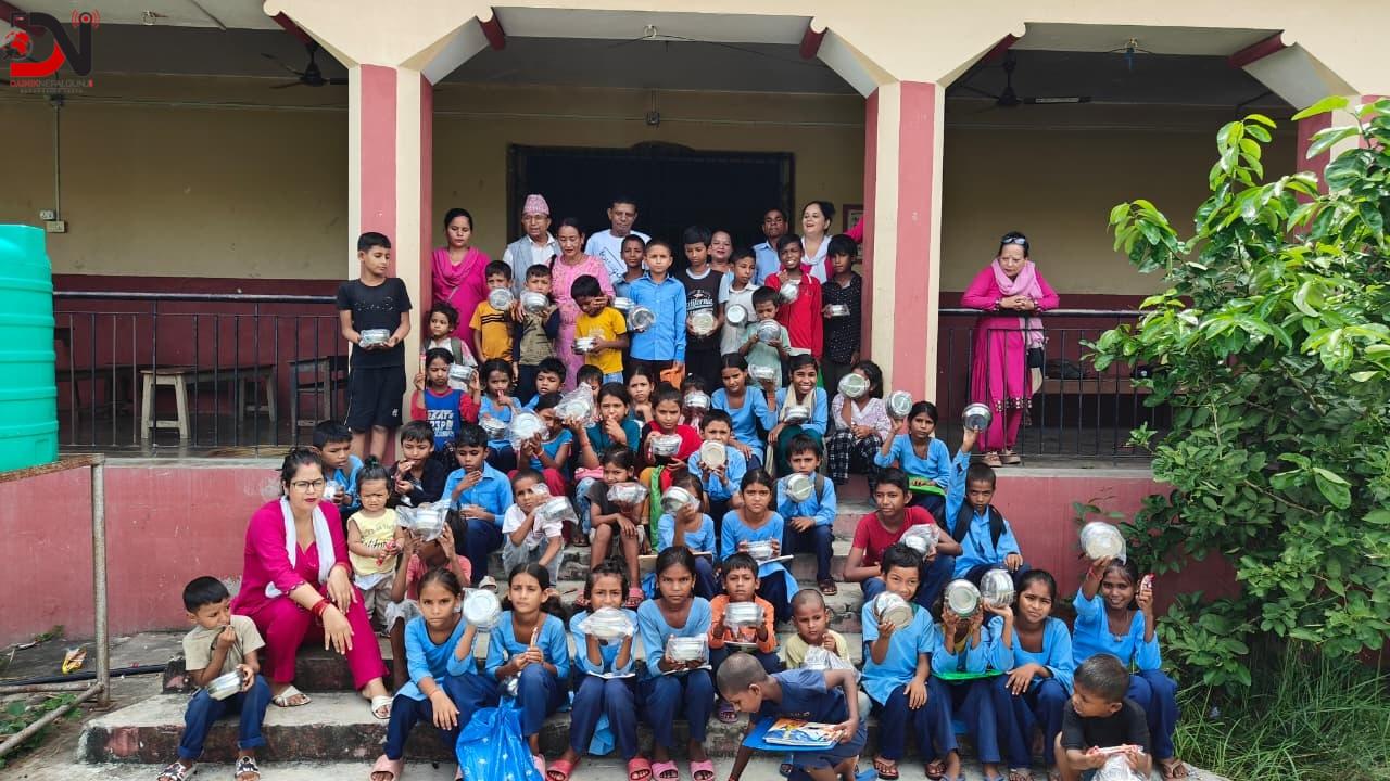 सार्गो सर्भिसेजको उपहारले नानीहरू खुशी