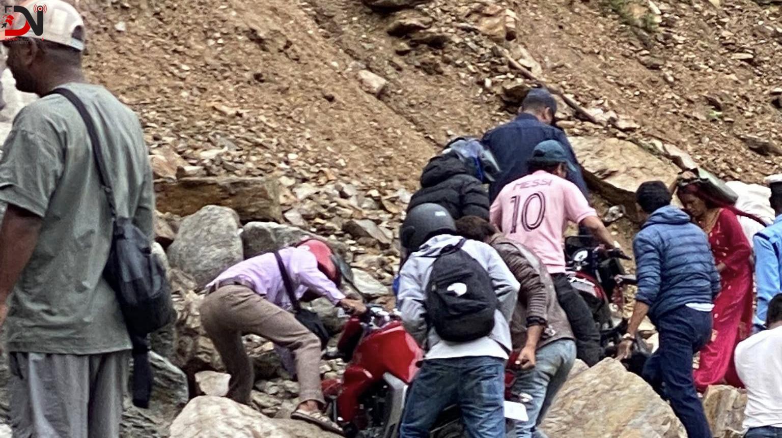 कर्णाली राजमार्ग अवरुद्धः स्याउ बाटोमै कुहिने चिन्ता